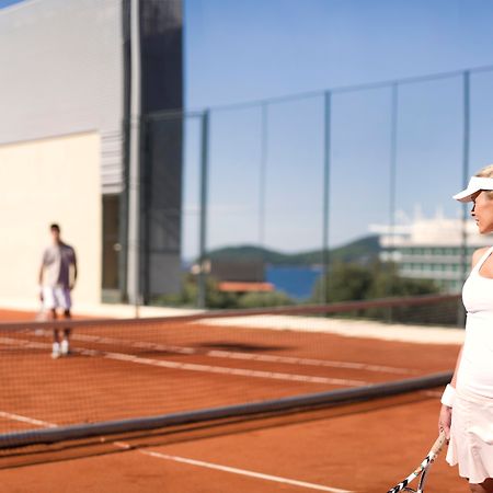 ホテル サン ガーデンズ ドゥブロブニク オラサック エクステリア 写真 Tennis at the resort