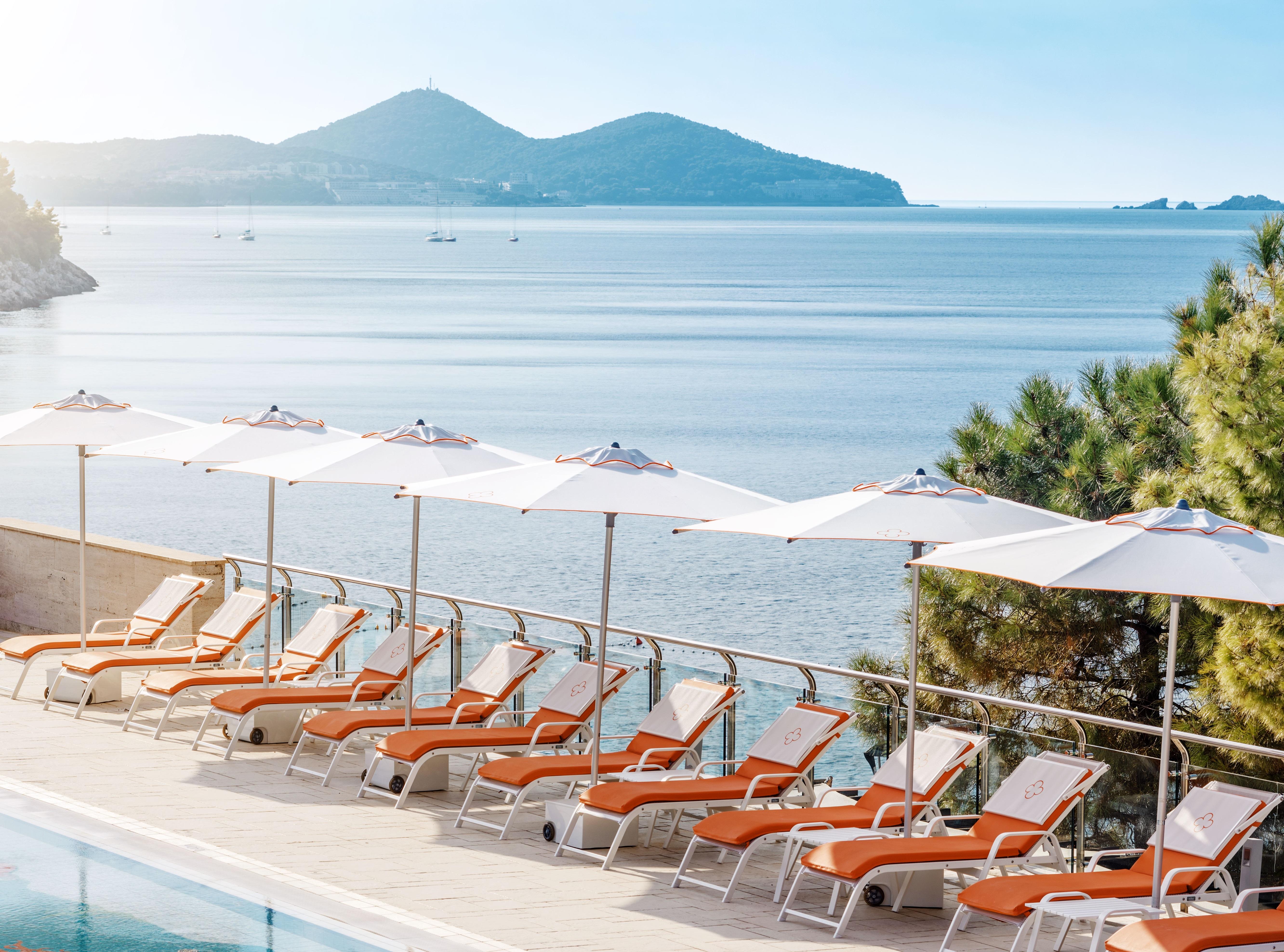 ホテル サン ガーデンズ ドゥブロブニク オラサック エクステリア 写真 View of the island from the hotel