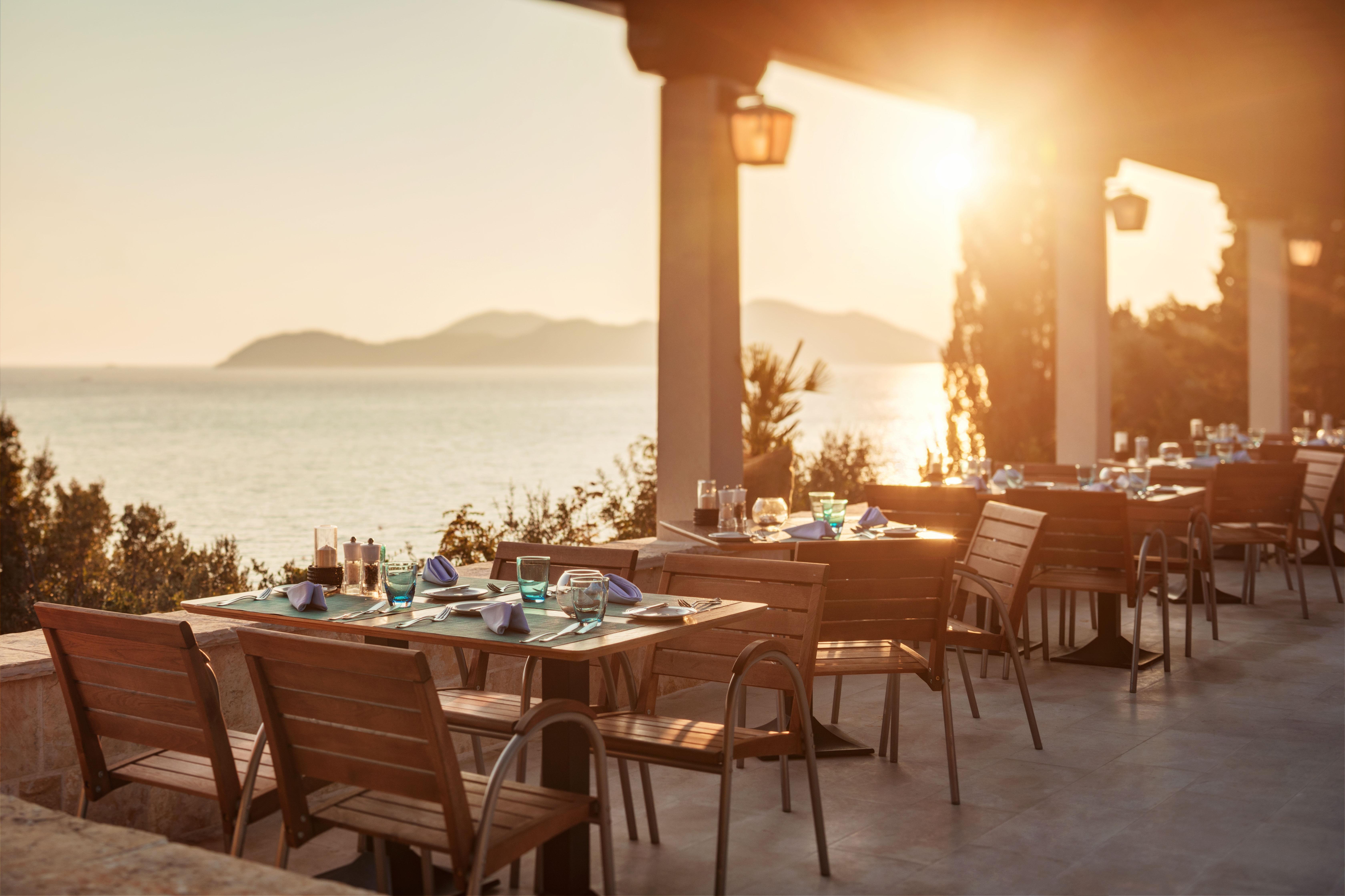 ホテル サン ガーデンズ ドゥブロブニク オラサック エクステリア 写真 Sunset at the restaurant