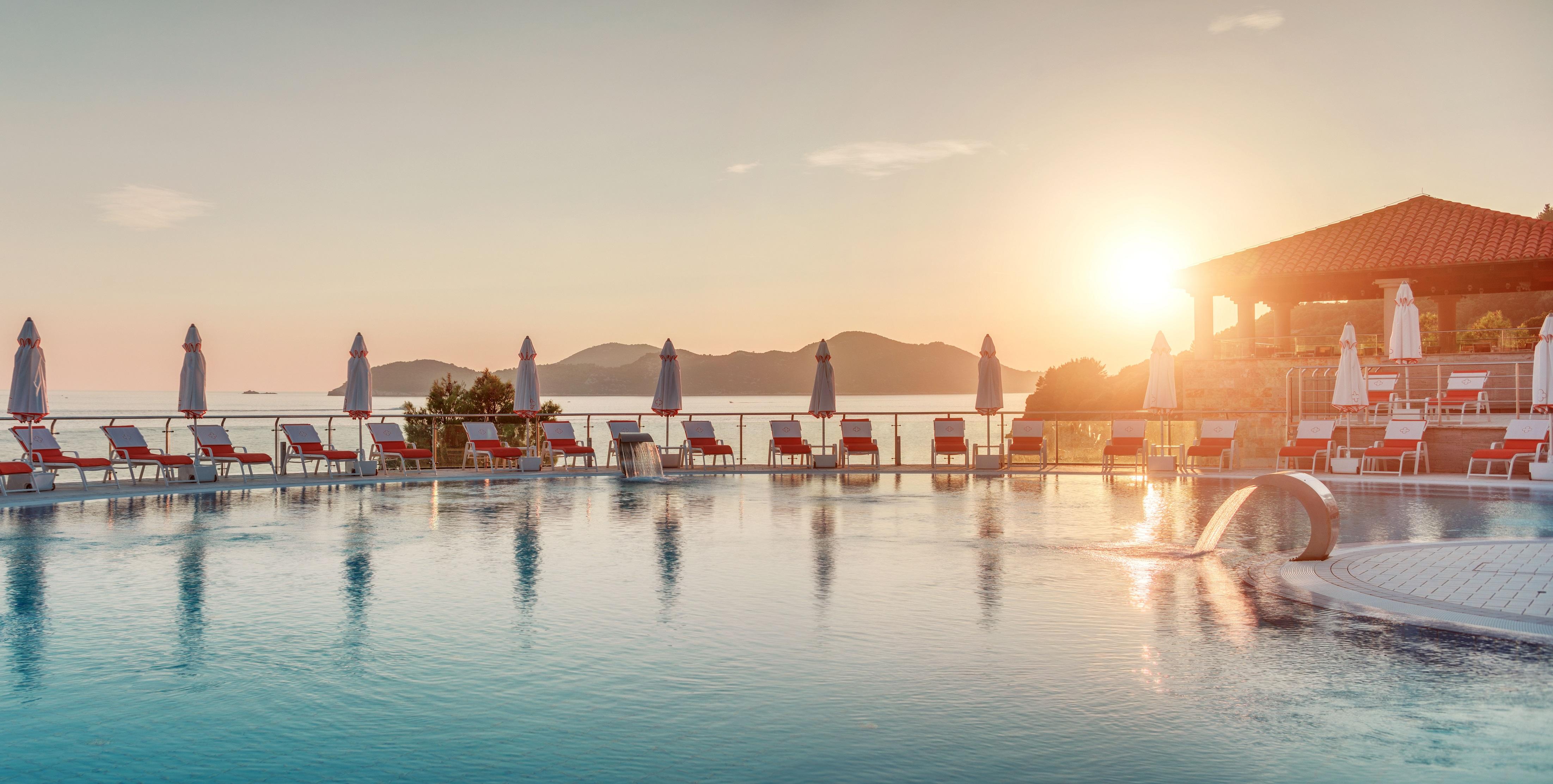 ホテル サン ガーデンズ ドゥブロブニク オラサック エクステリア 写真 Sunset at the pool