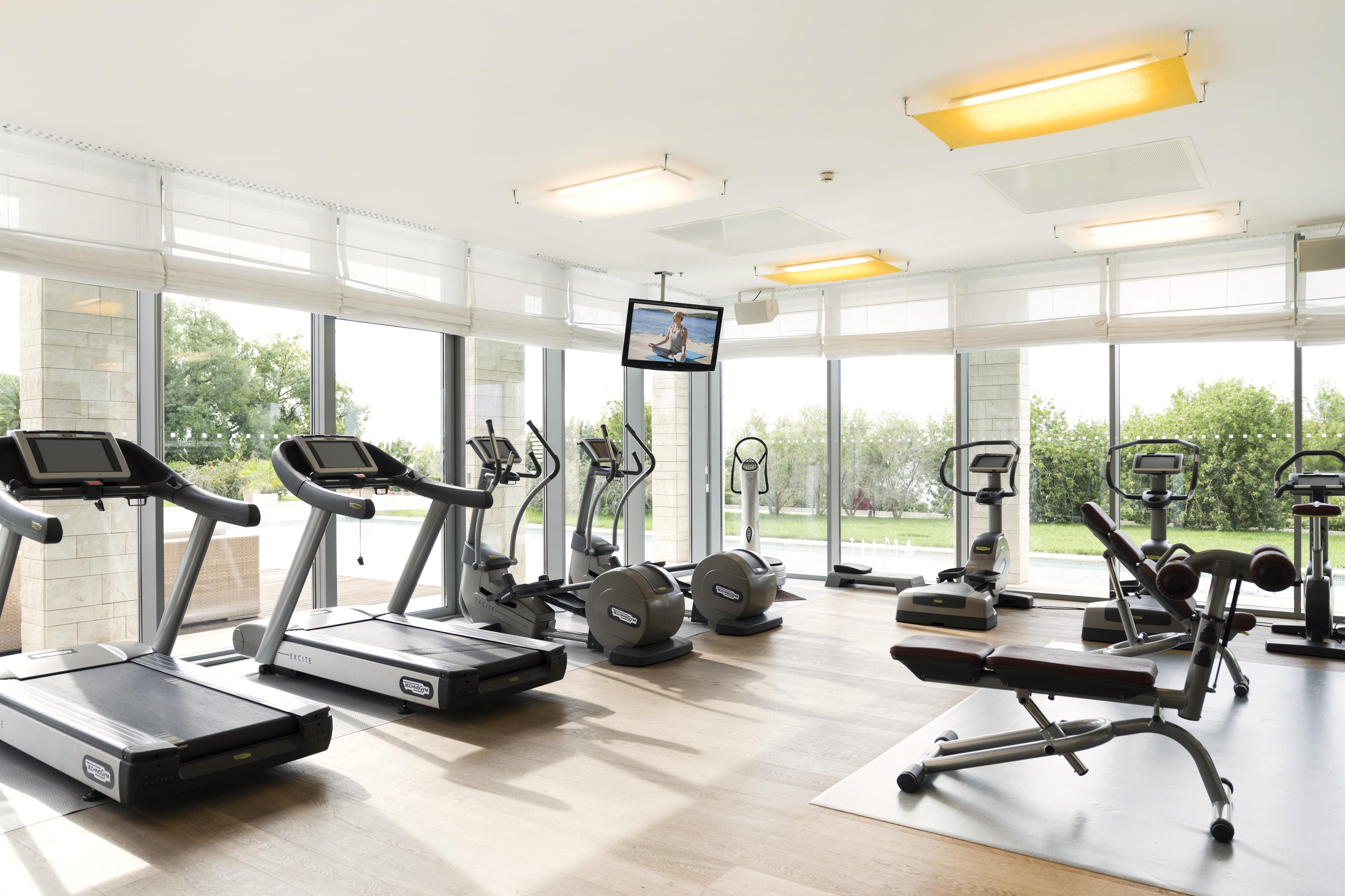 ホテル サン ガーデンズ ドゥブロブニク オラサック エクステリア 写真 A gym at a hotel