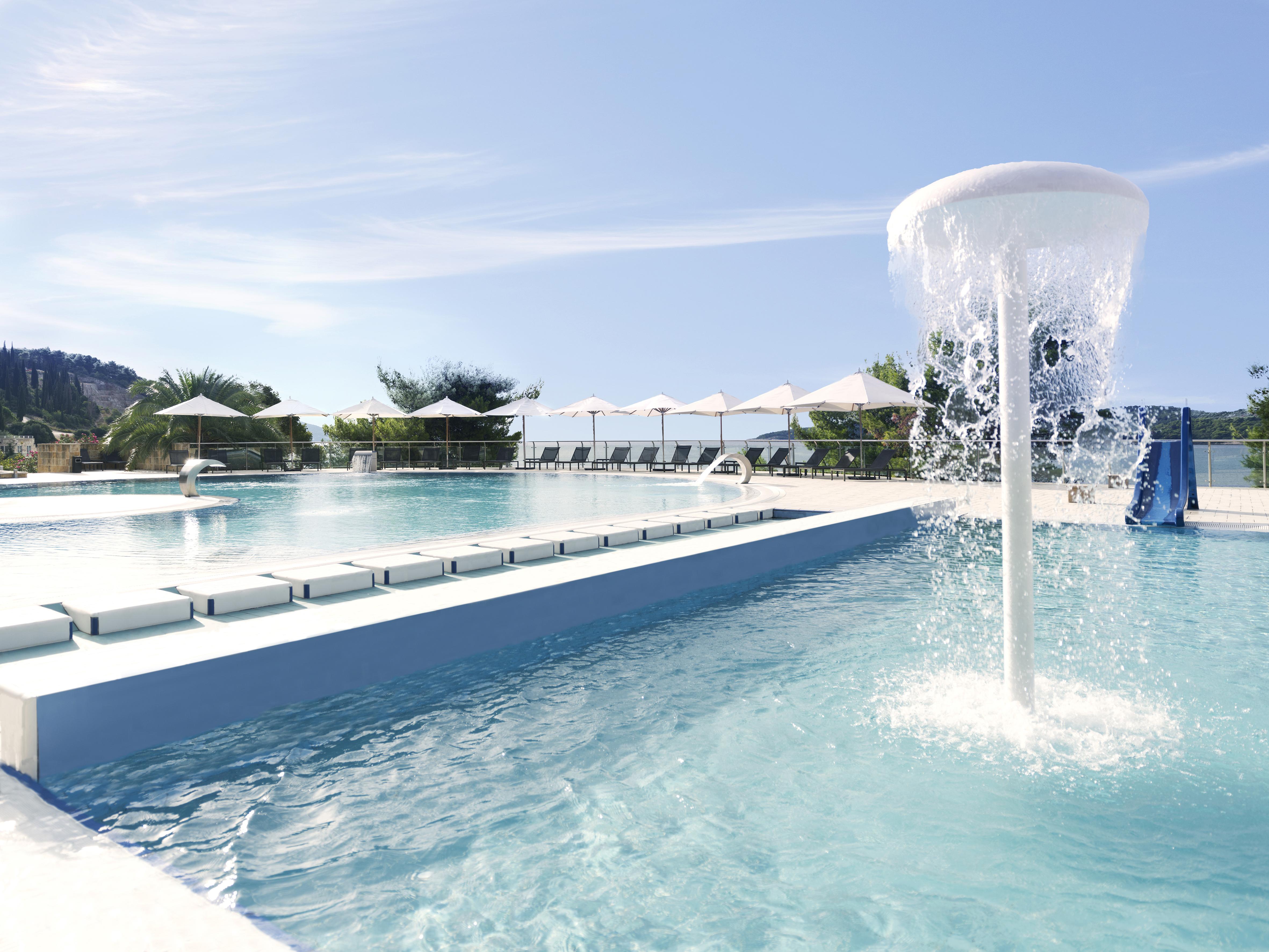 ホテル サン ガーデンズ ドゥブロブニク オラサック エクステリア 写真 The swimming pool at the resort